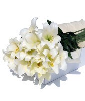 Buy perfect flower bouquet for you valentine on 1800gifts: Romantic Valentines Day flowers to your love onces